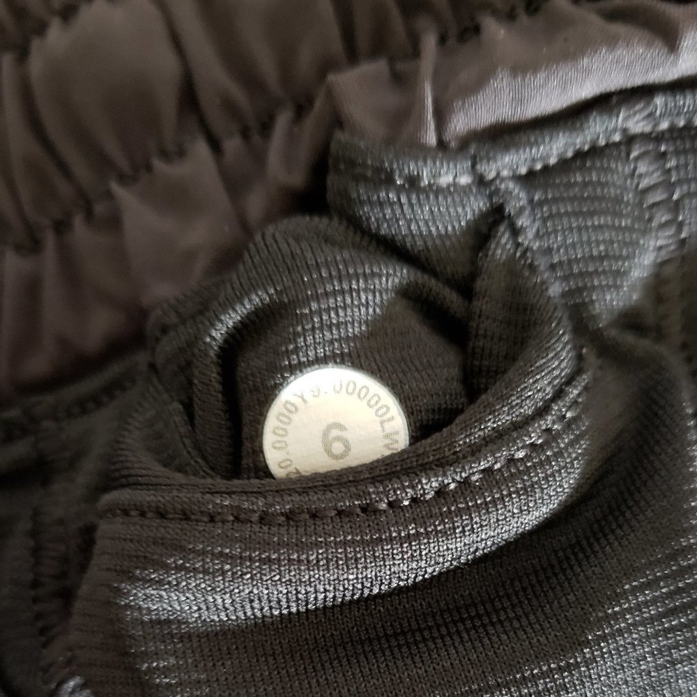 Lululemon Hotty Hot Shorts - Picture 11 of 11